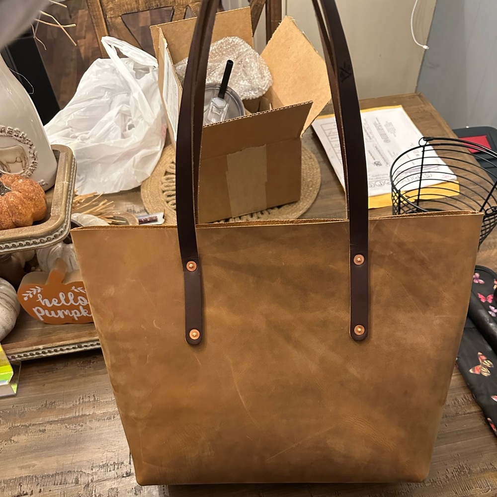 Avery medium go forth goods tote